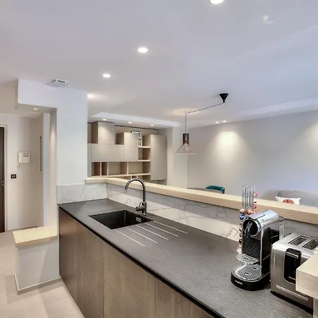 Luxury Flat With Balcony - Center * Канны