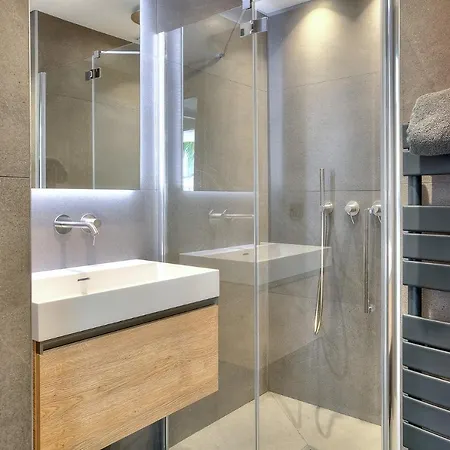 Luxury Flat With Balcony - Center Apartment *