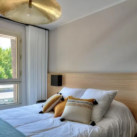 Апартаменты Luxury Flat With Balcony - Center
