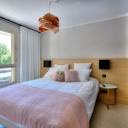 Luxury Flat With Balcony - Center Апартаменты *